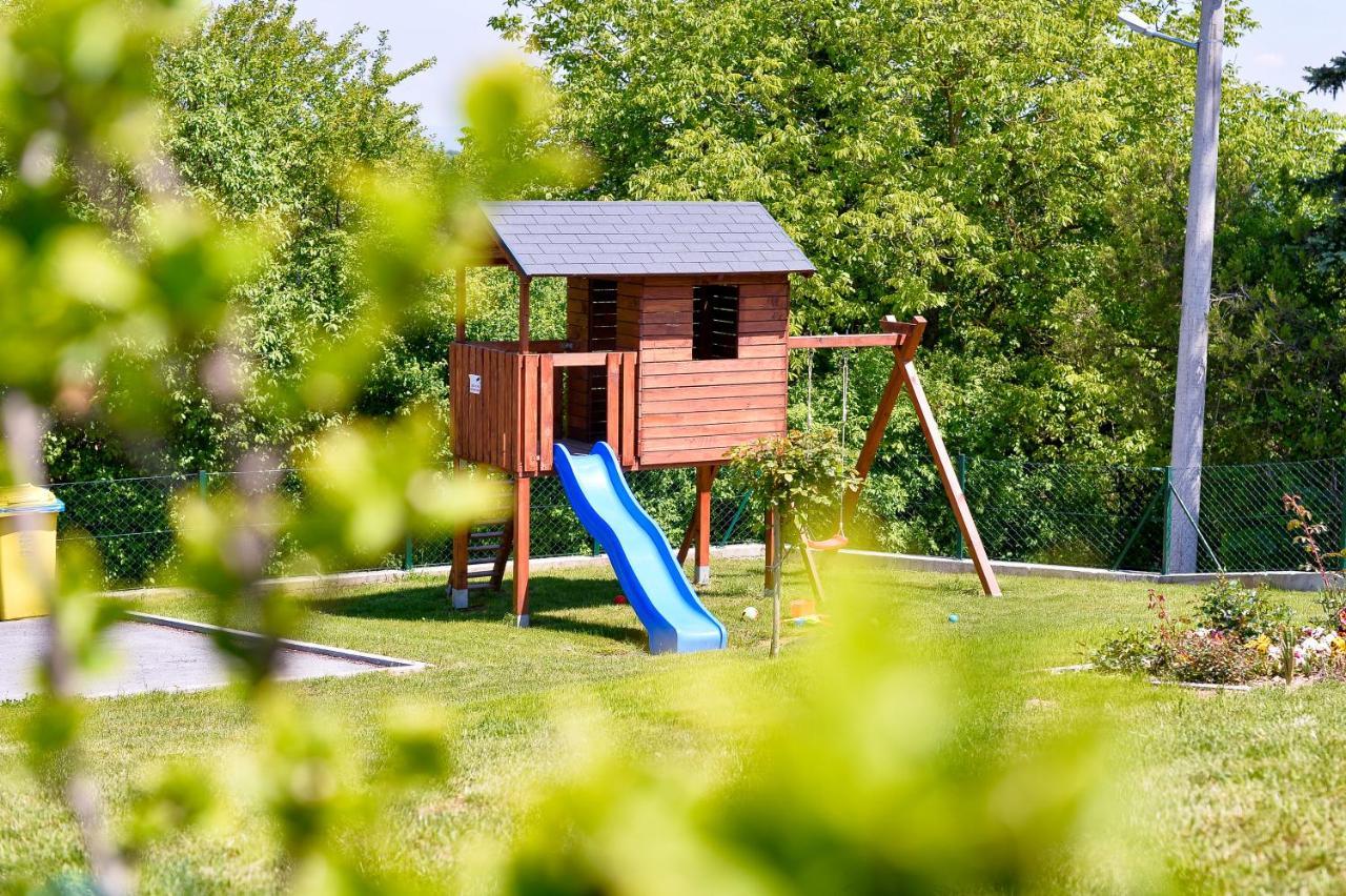Cvetkova Hiza Sa Jacuzzijem Tuheljske Toplice Exterior foto